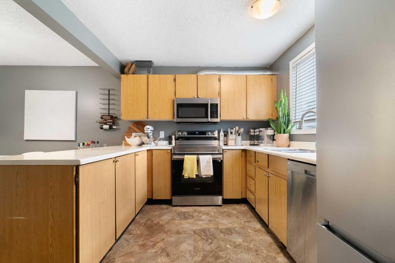 321 Queenston Heights SE