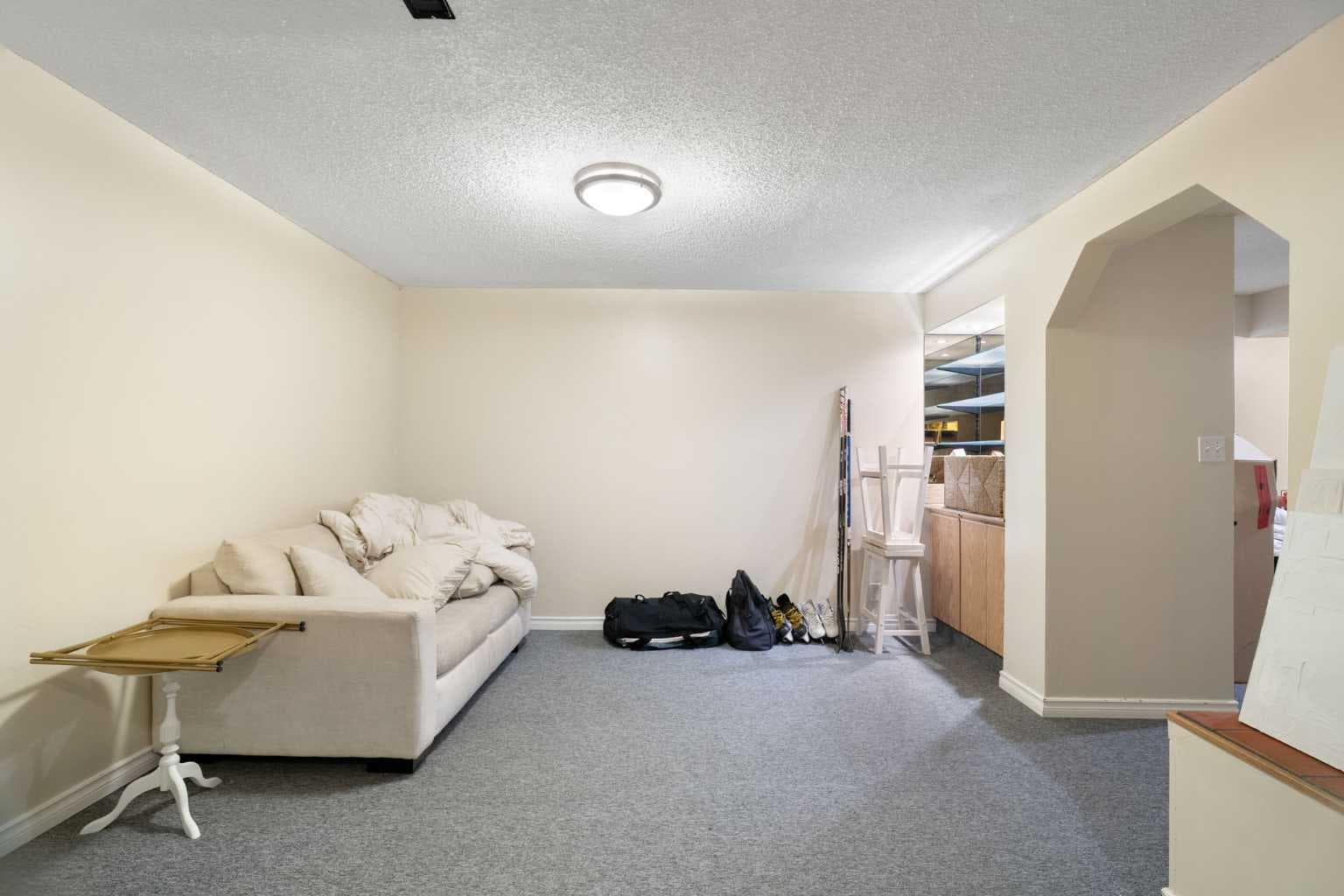 321 Queenston Heights SE