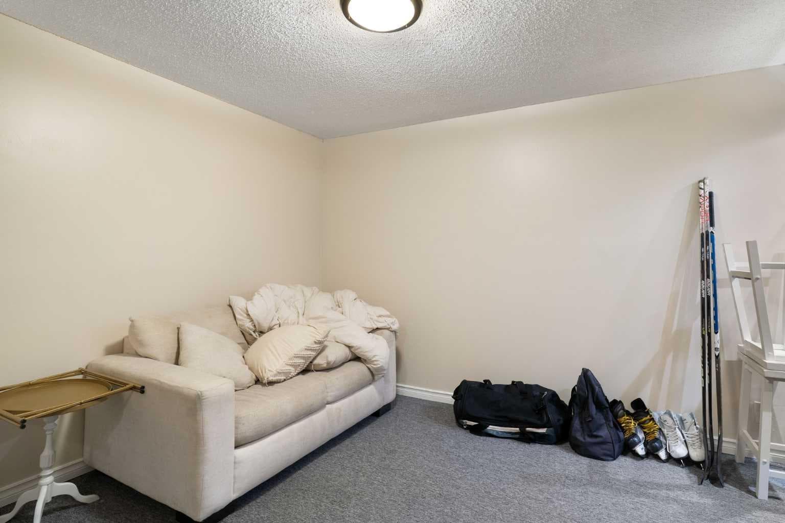 321 Queenston Heights SE