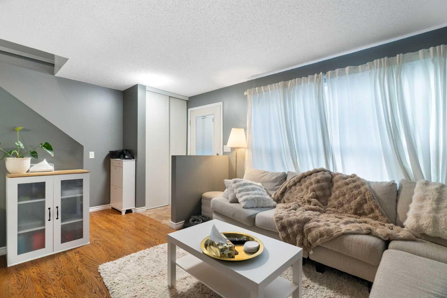 321 Queenston Heights SE