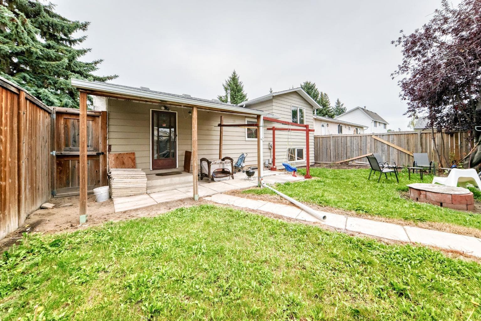 983 Rundlecairn Way NE