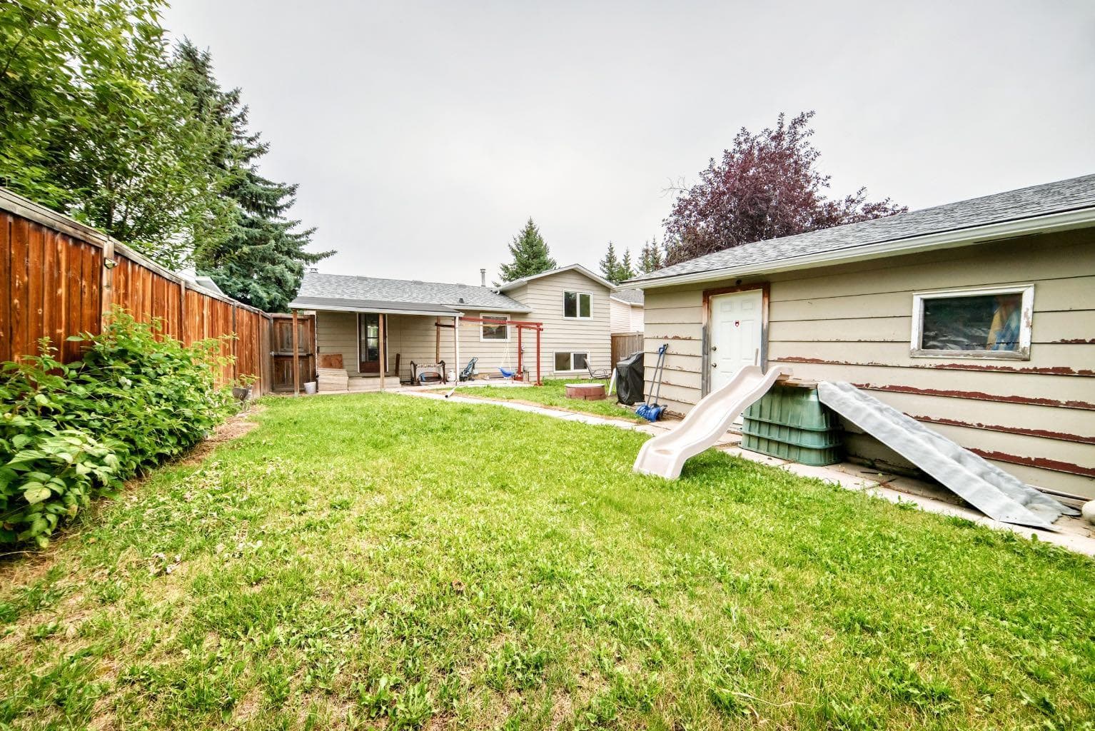 983 Rundlecairn Way NE