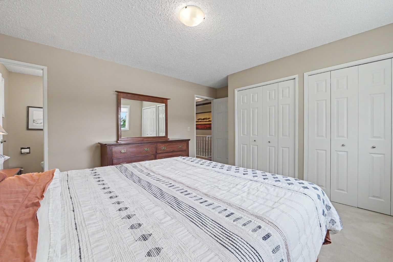 231 Cedarille Green SW