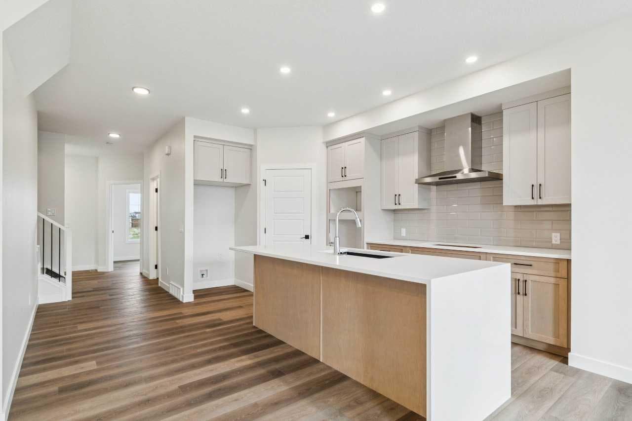 467 Buffaloberry Manor SE