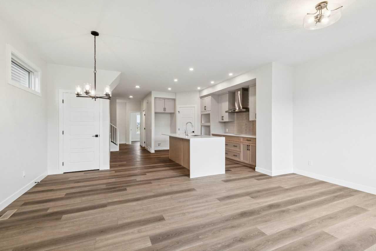 467 Buffaloberry Manor SE