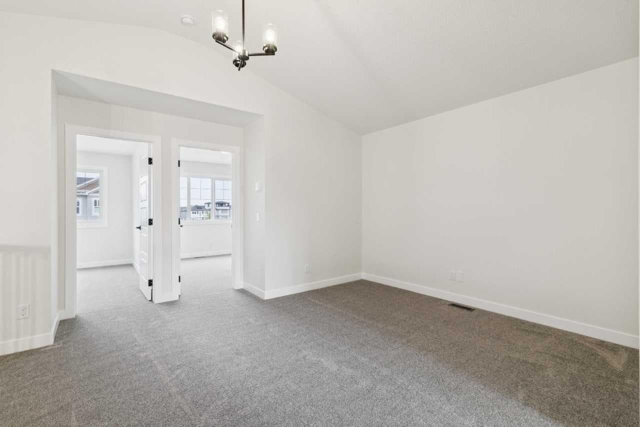 467 Buffaloberry Manor SE