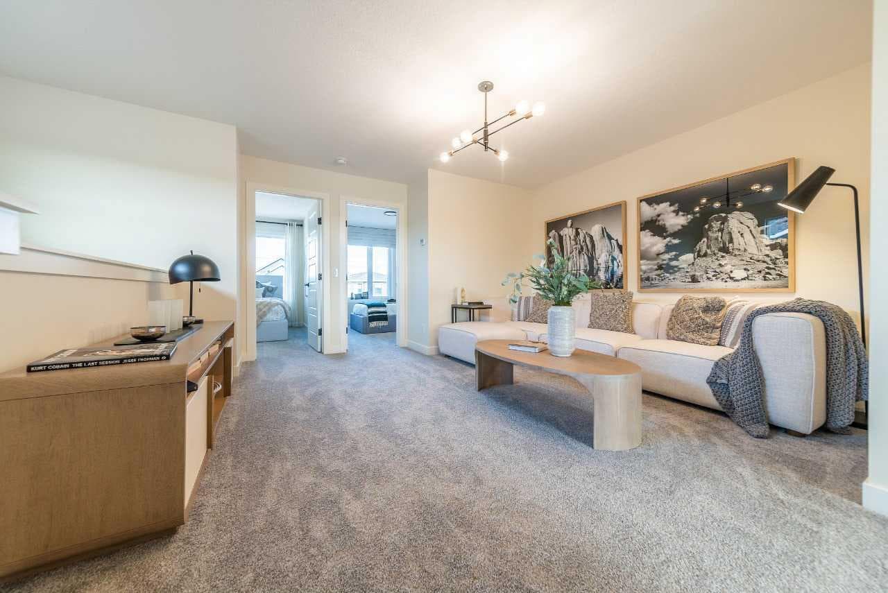 467 Buffaloberry Manor SE