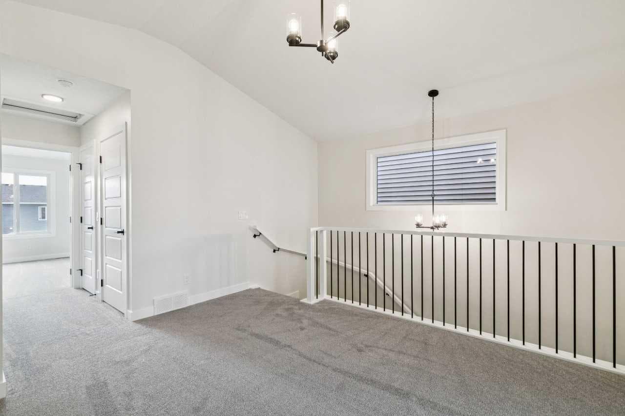 467 Buffaloberry Manor SE
