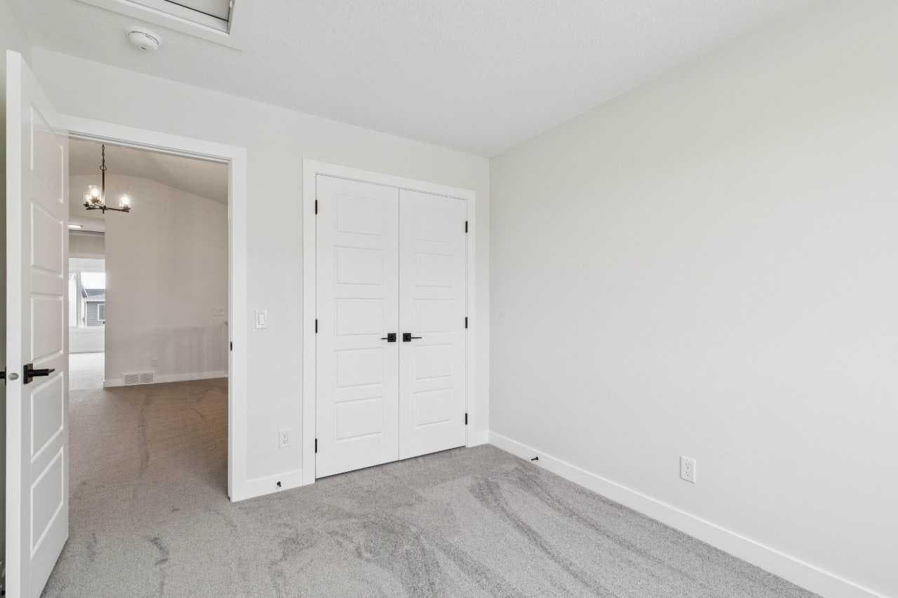 467 Buffaloberry Manor SE
