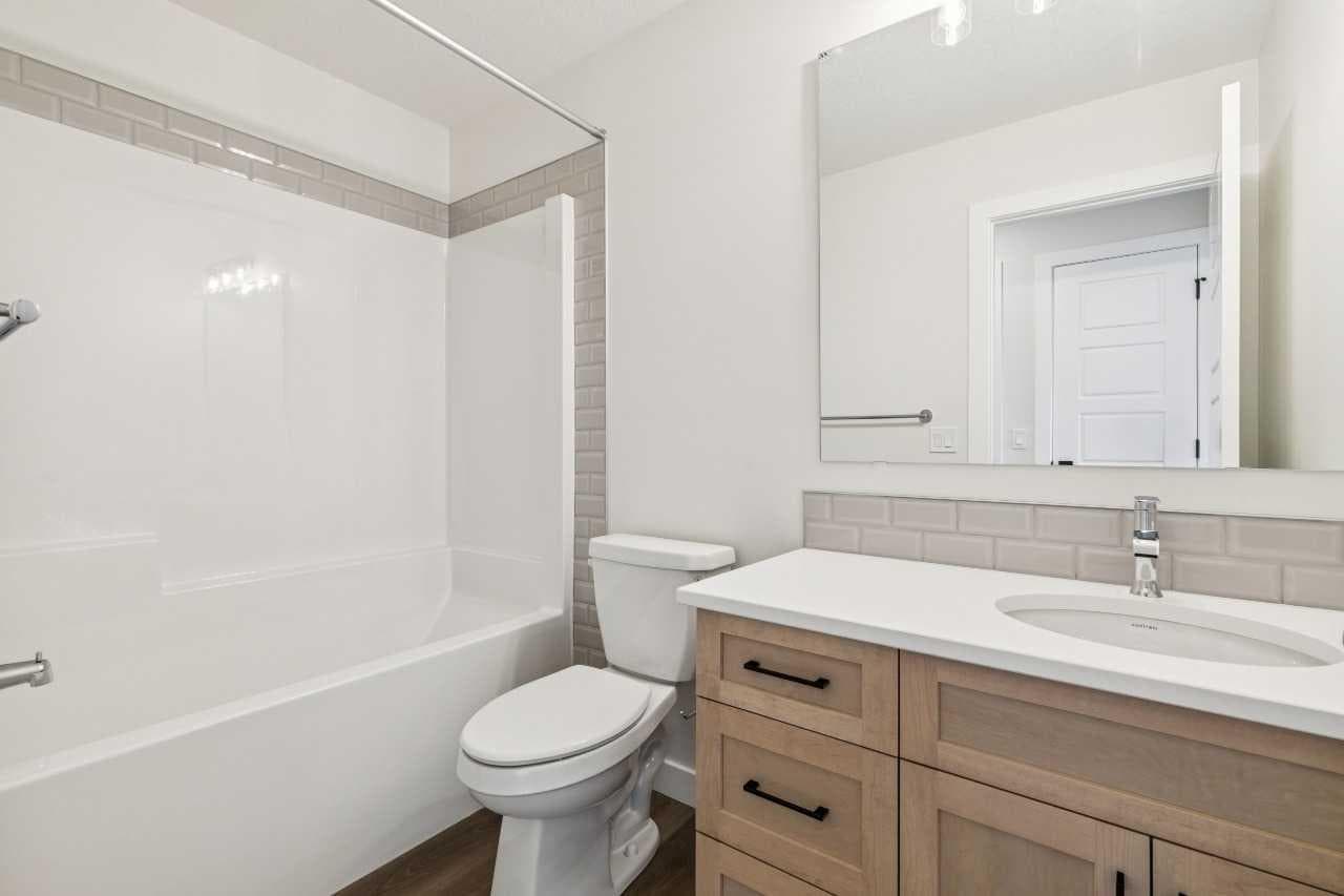 467 Buffaloberry Manor SE