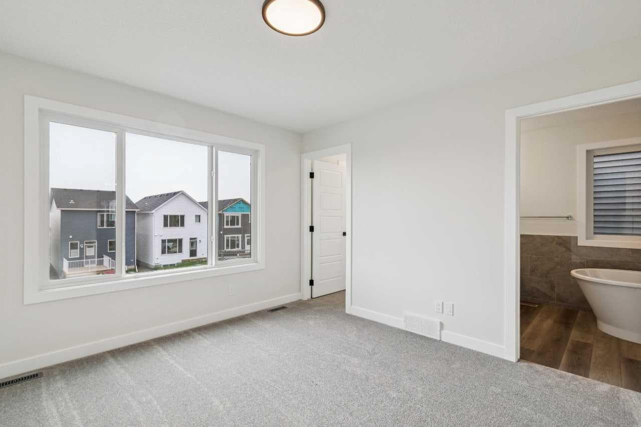 467 Buffaloberry Manor SE