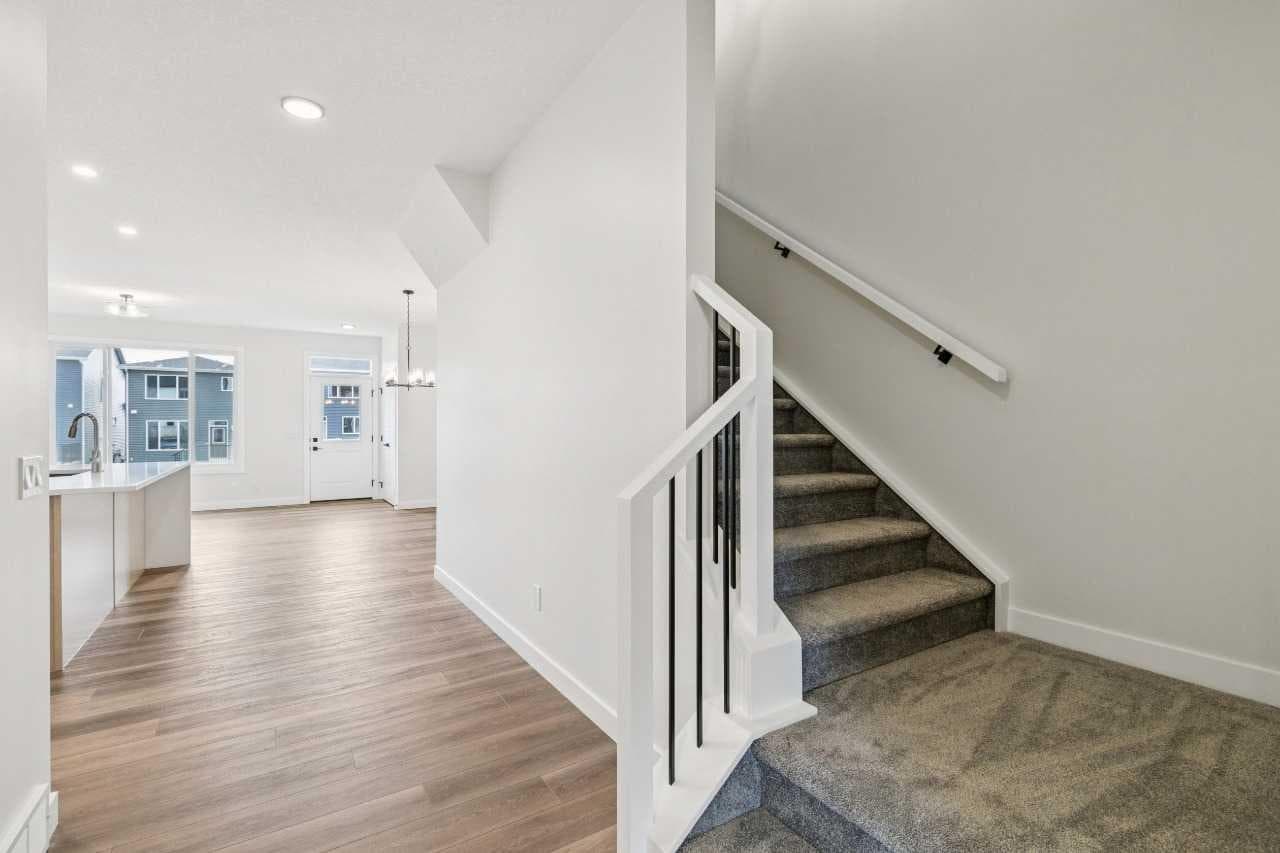 467 Buffaloberry Manor SE