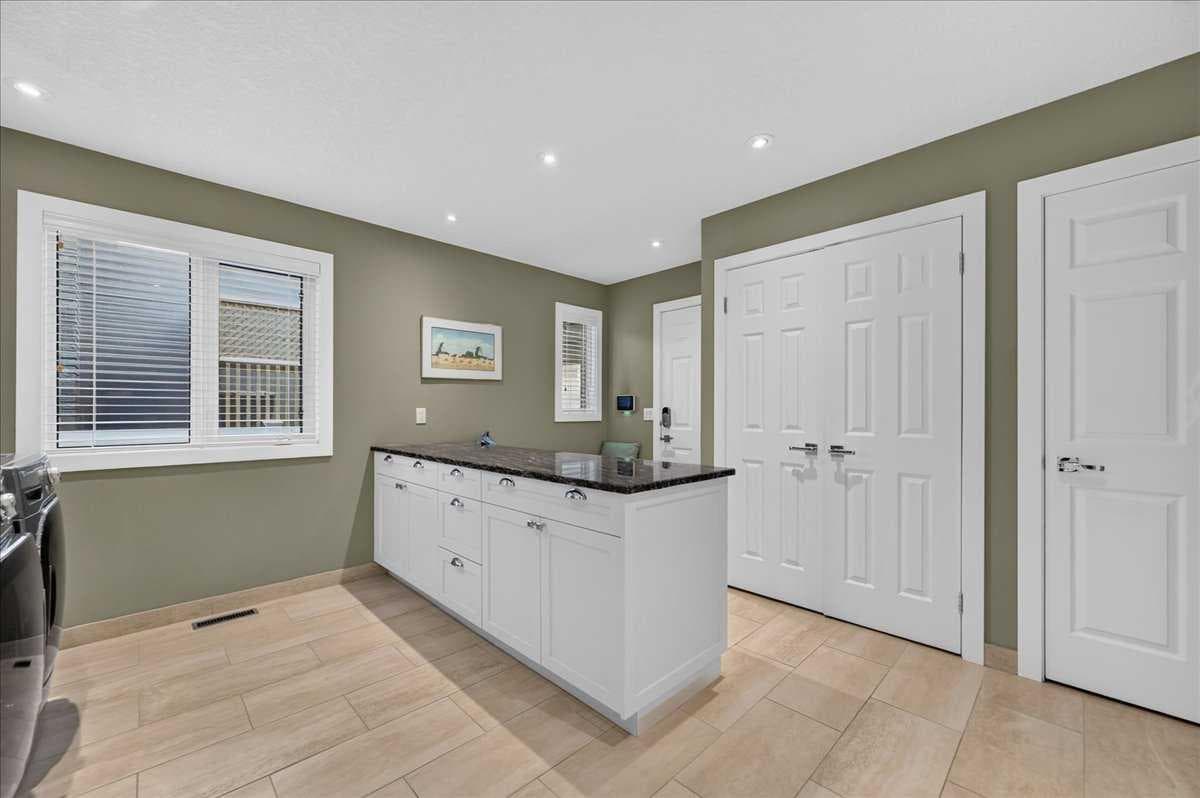 27 Edcath Court NW