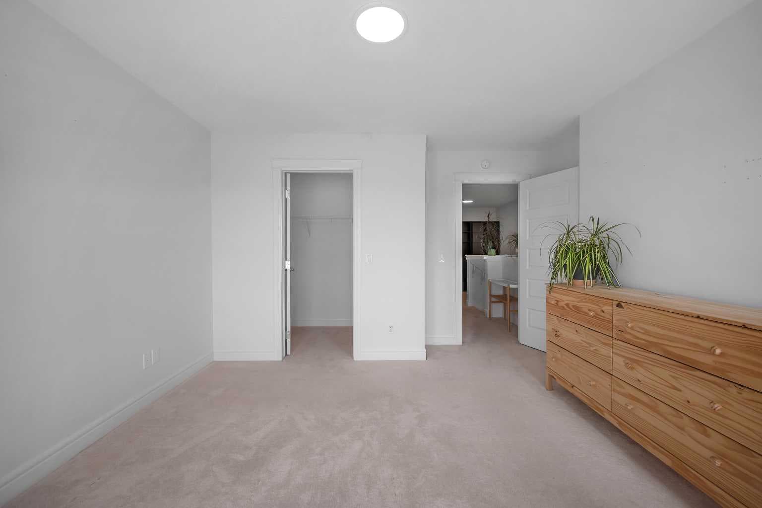 250 Carrington Gate NW