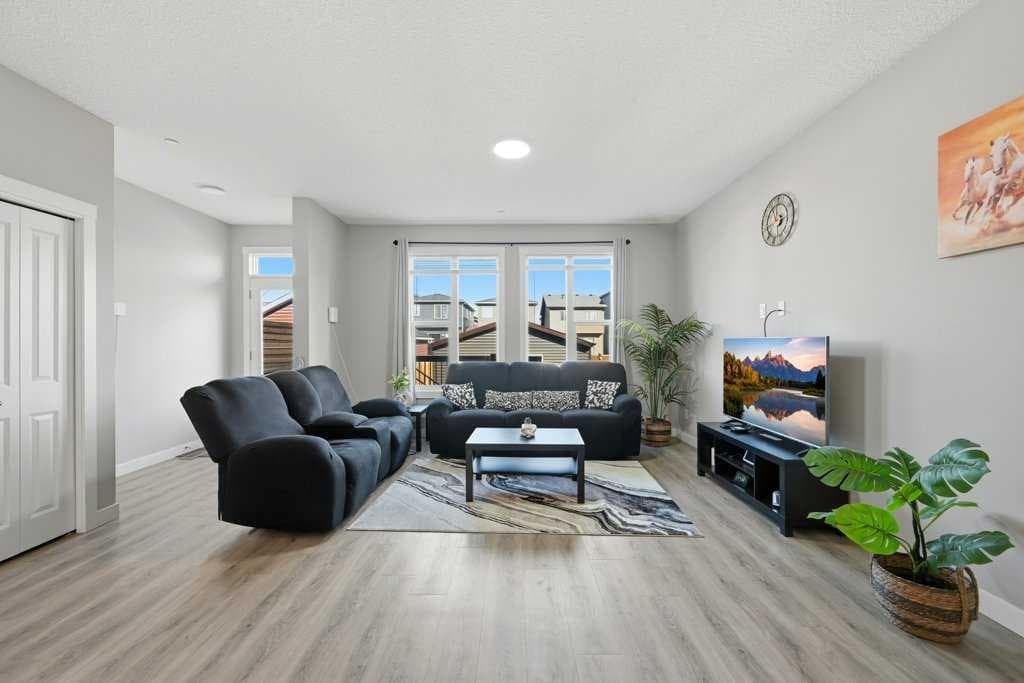 75 Howse Crescent NE