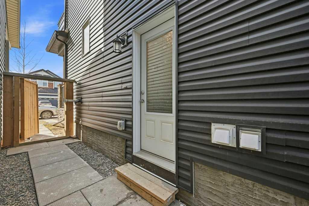 75 Howse Crescent NE