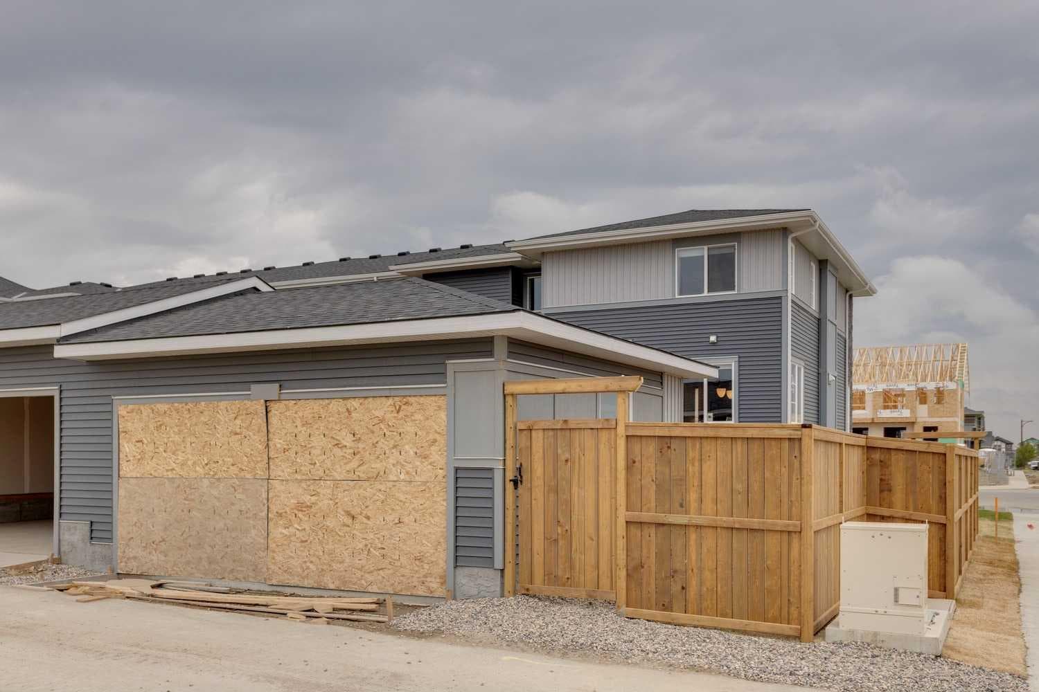 189 Cobblestone Gate SW