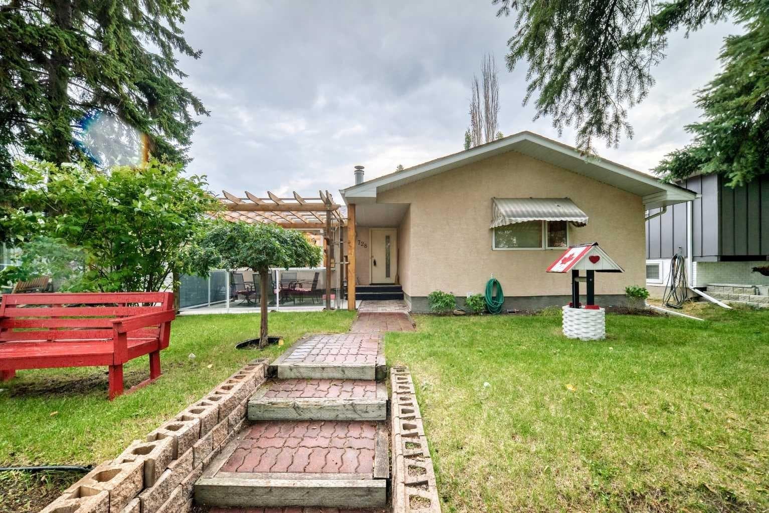 728 Willacy Drive SE