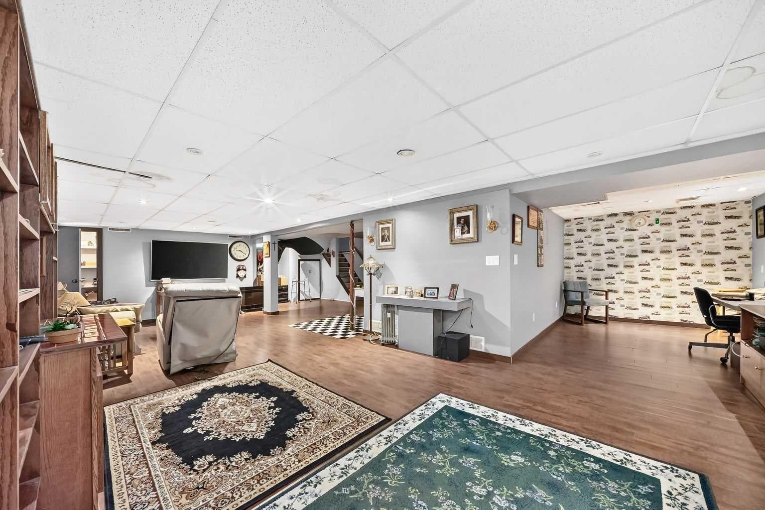728 Willacy Drive SE