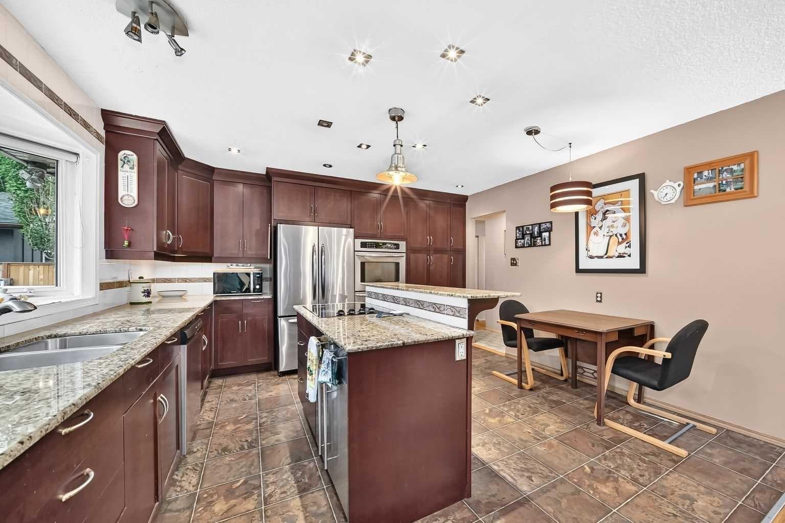 728 Willacy Drive SE