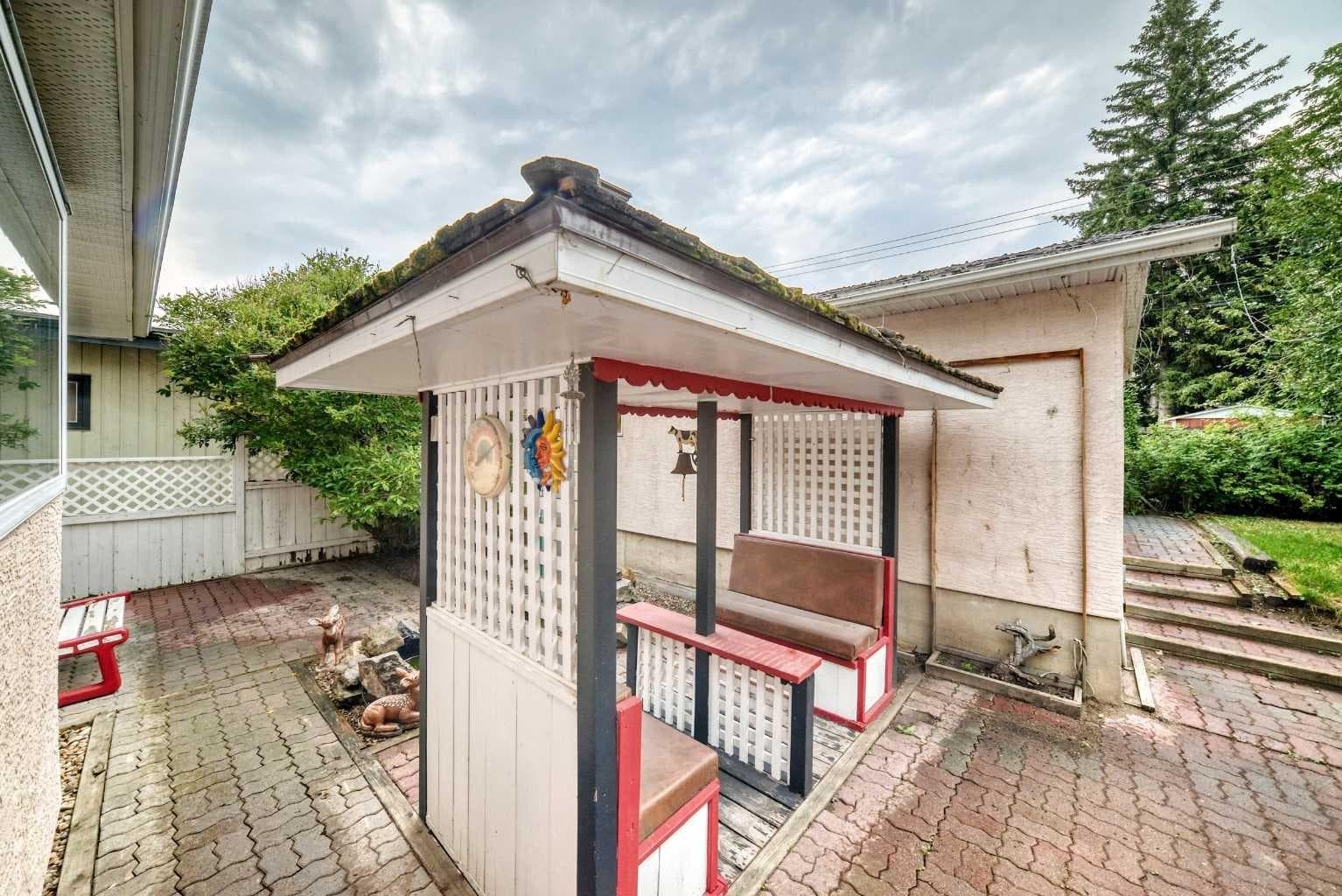 728 Willacy Drive SE