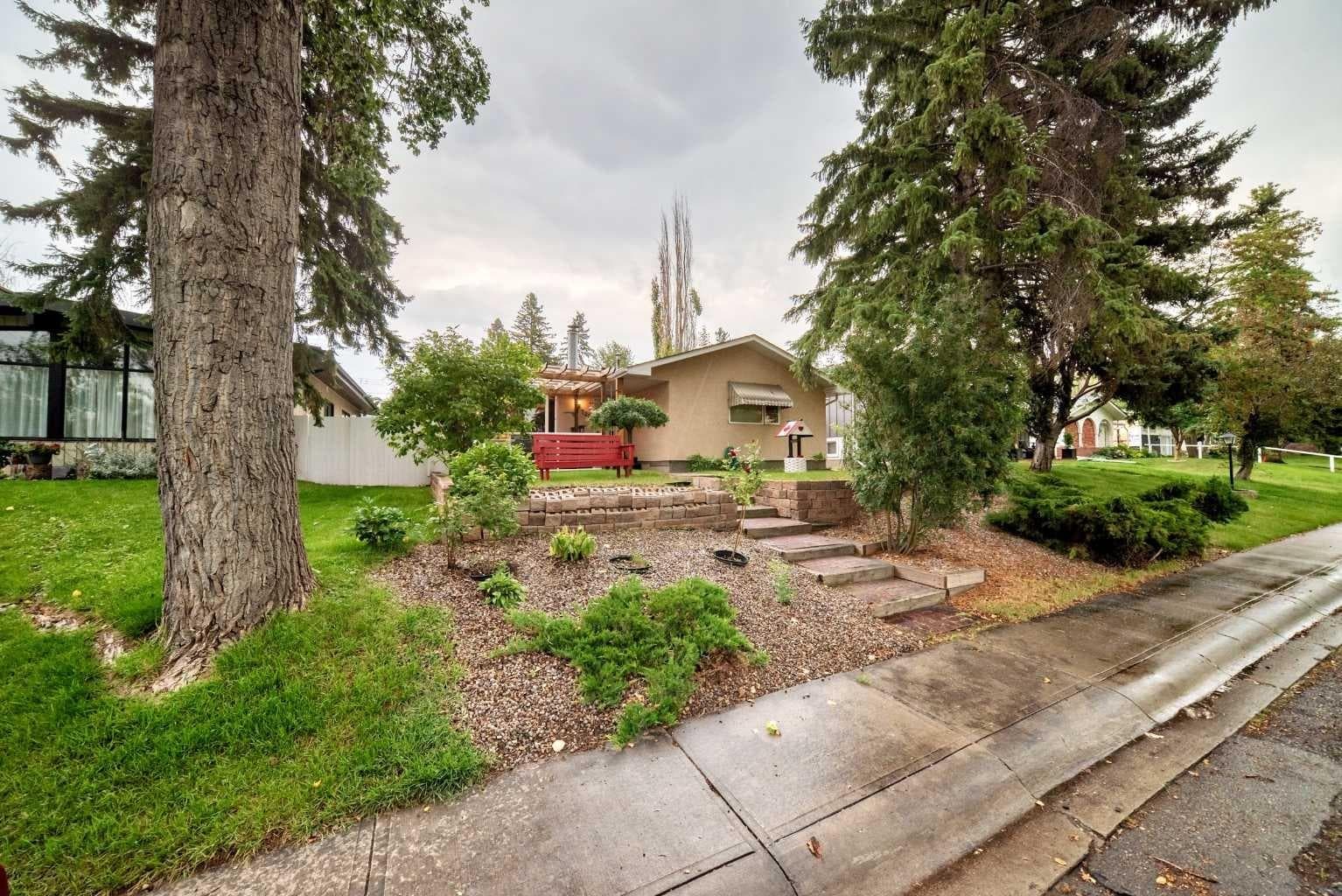 728 Willacy Drive SE