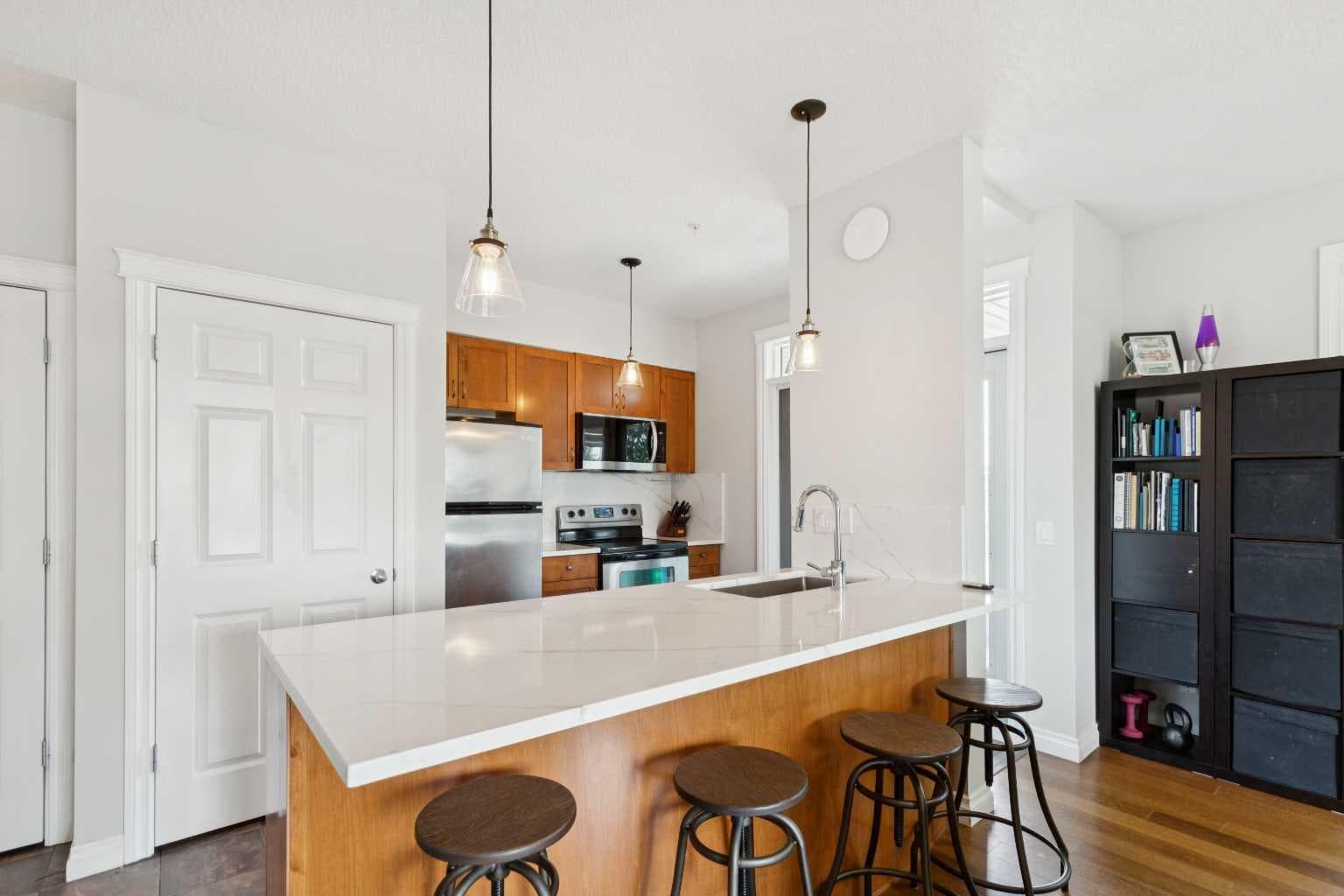 311, 2 Hemlock Crescent SW