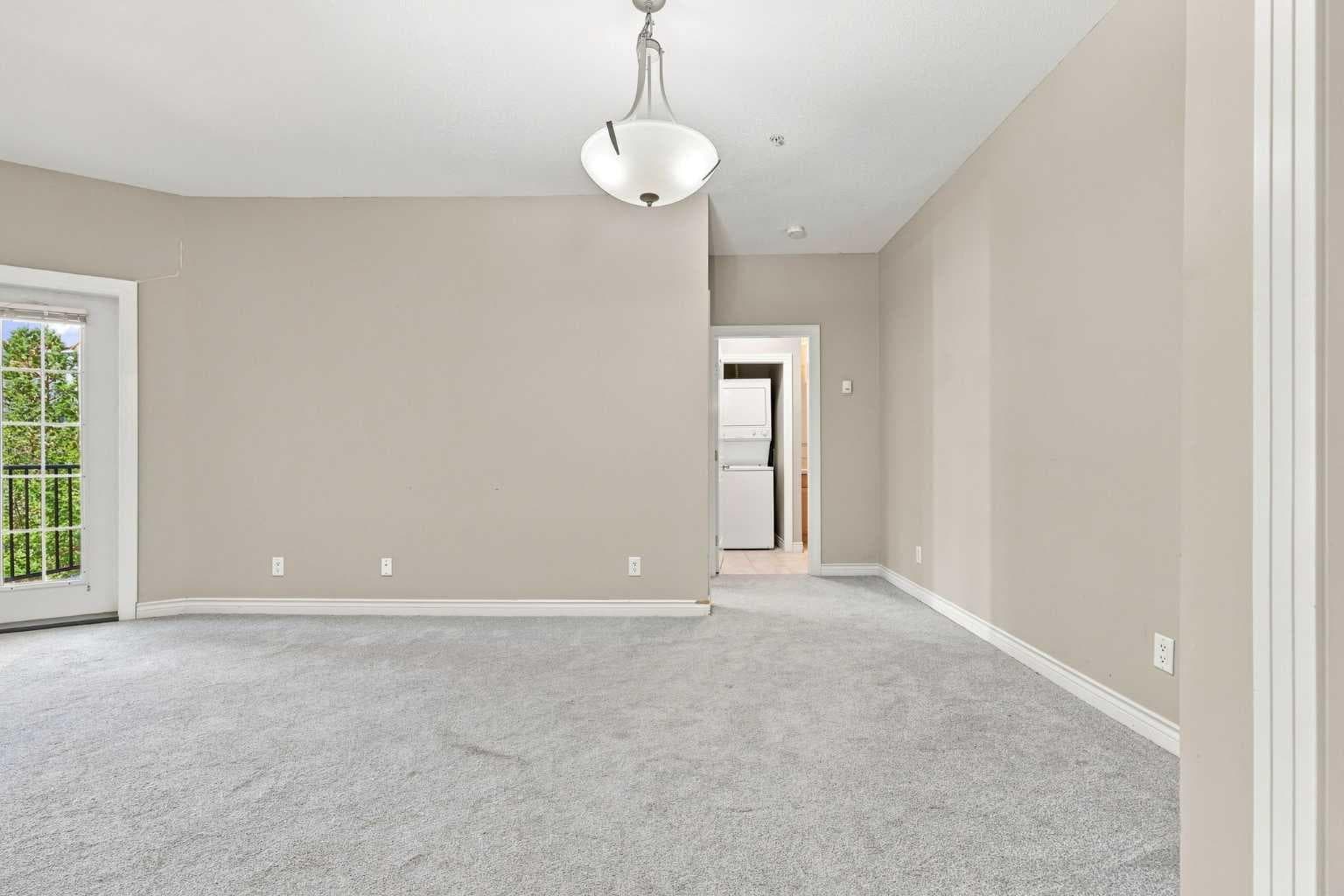 317, 60 Royal Oak Plaza NW