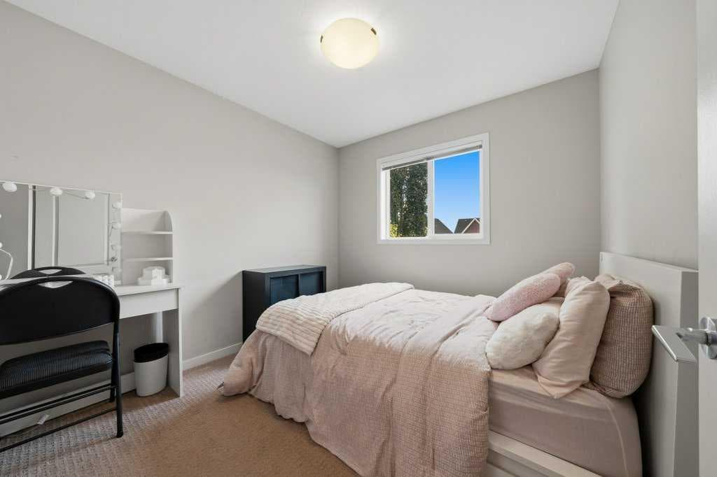 146 Mahogany Grove SE