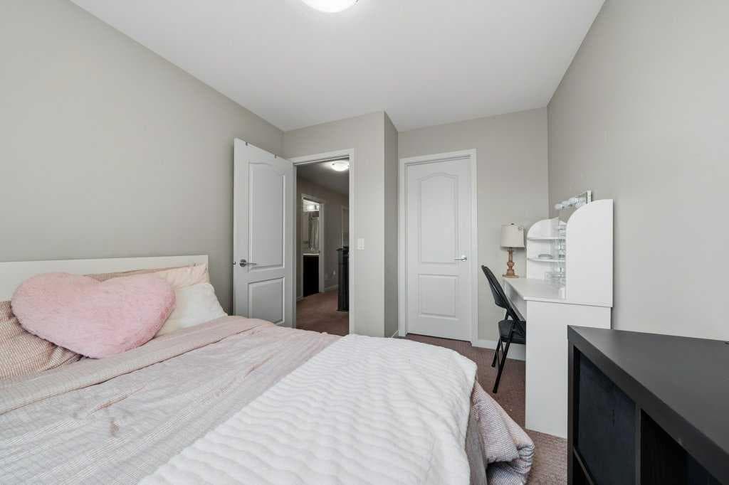 146 Mahogany Grove SE