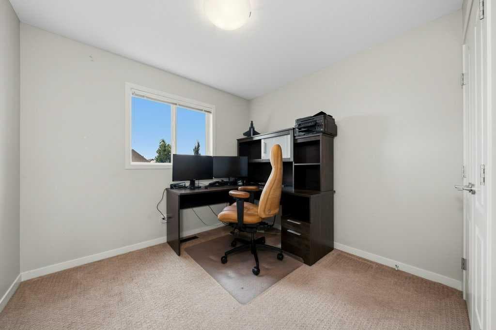 146 Mahogany Grove SE