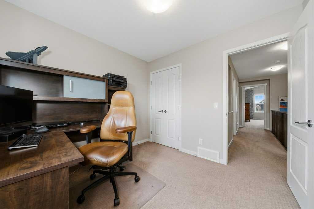 146 Mahogany Grove SE