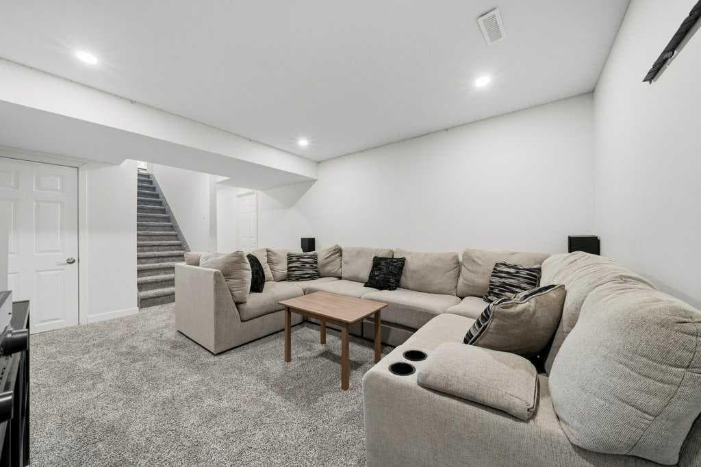 146 Mahogany Grove SE