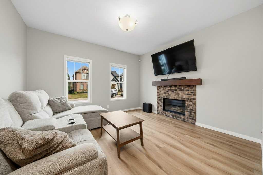 146 Mahogany Grove SE