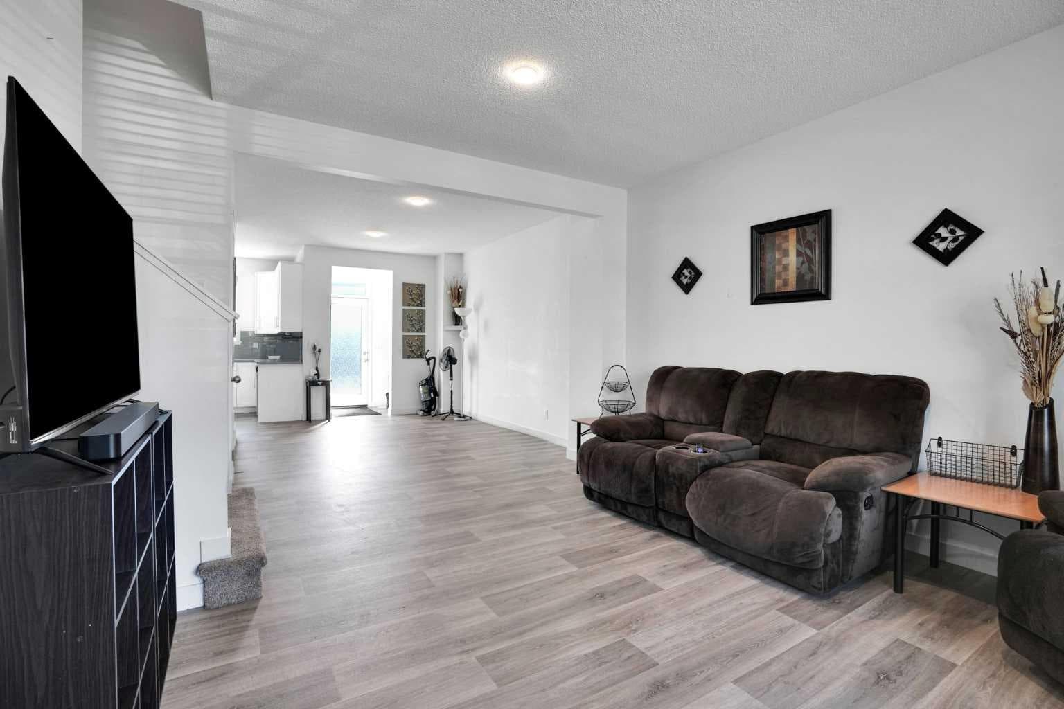 189 Carringvue Way NW
