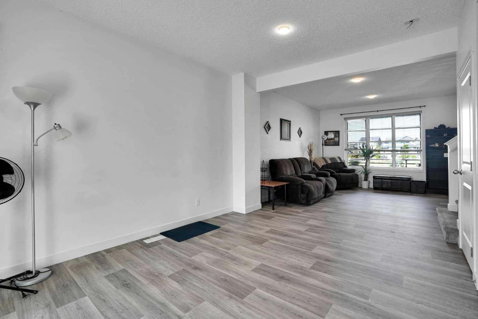 189 Carringvue Way NW