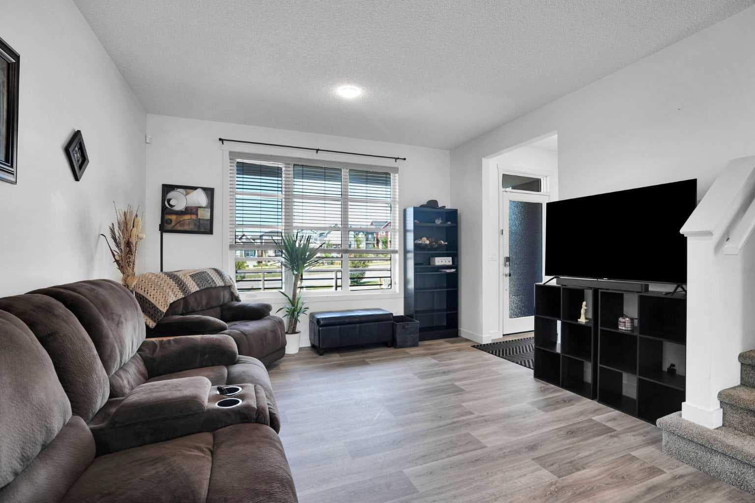 189 Carringvue Way NW