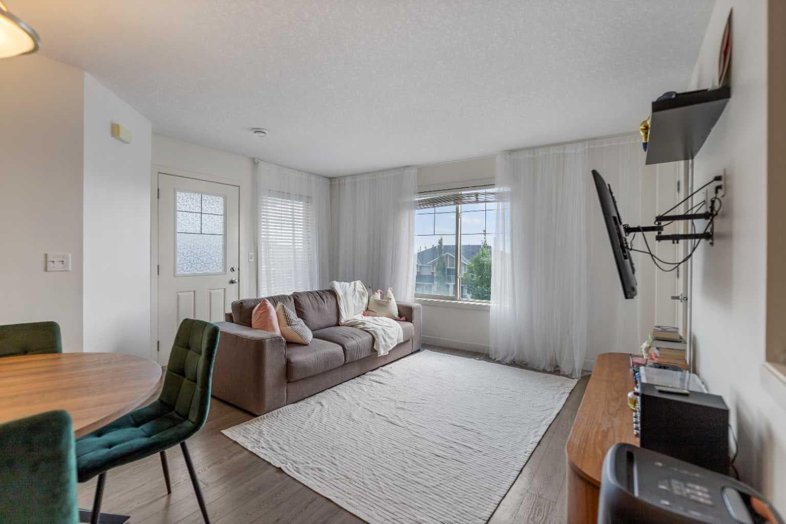 1706, 250 Sage Valley Road NW