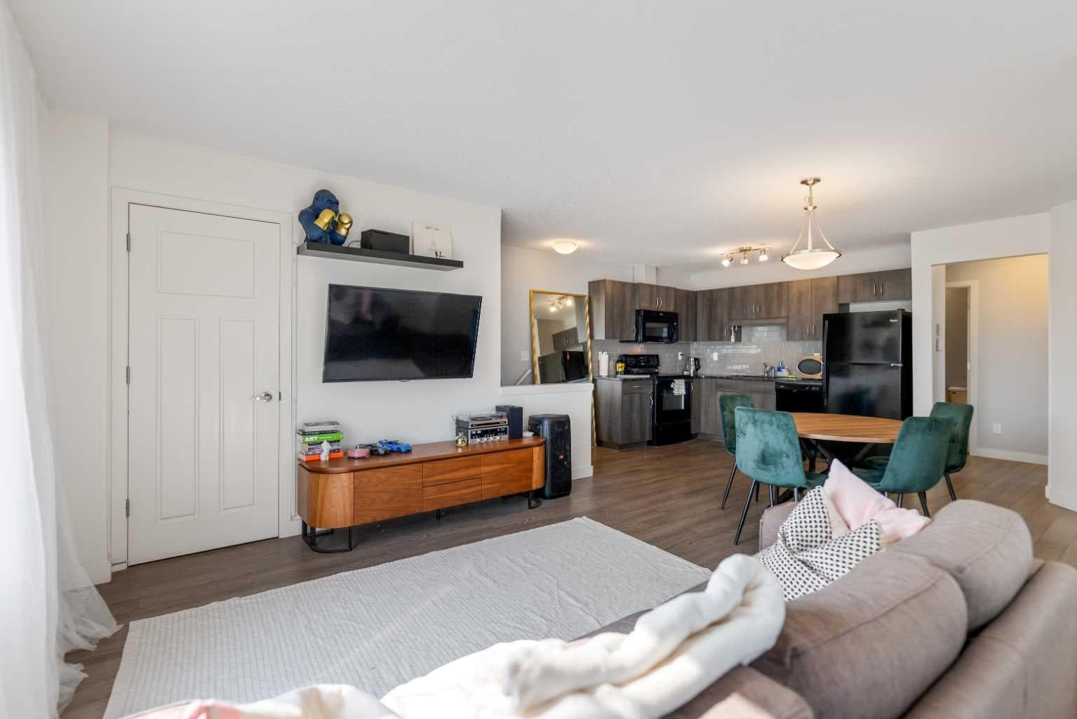 1706, 250 Sage Valley Road NW