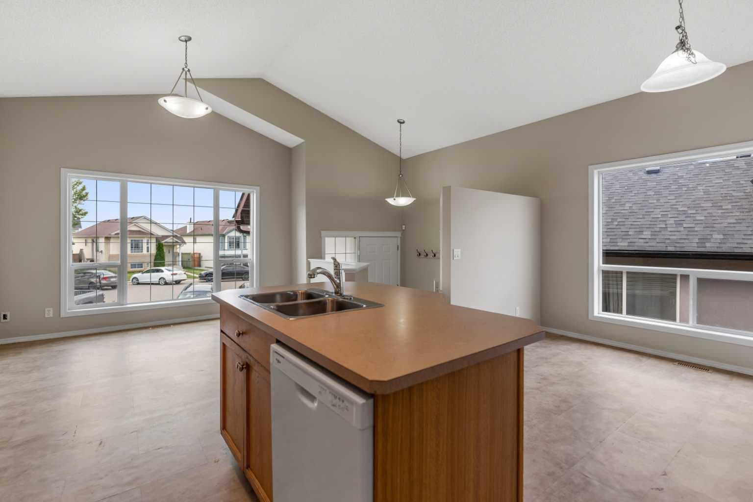 86 Saddlemont Close NE