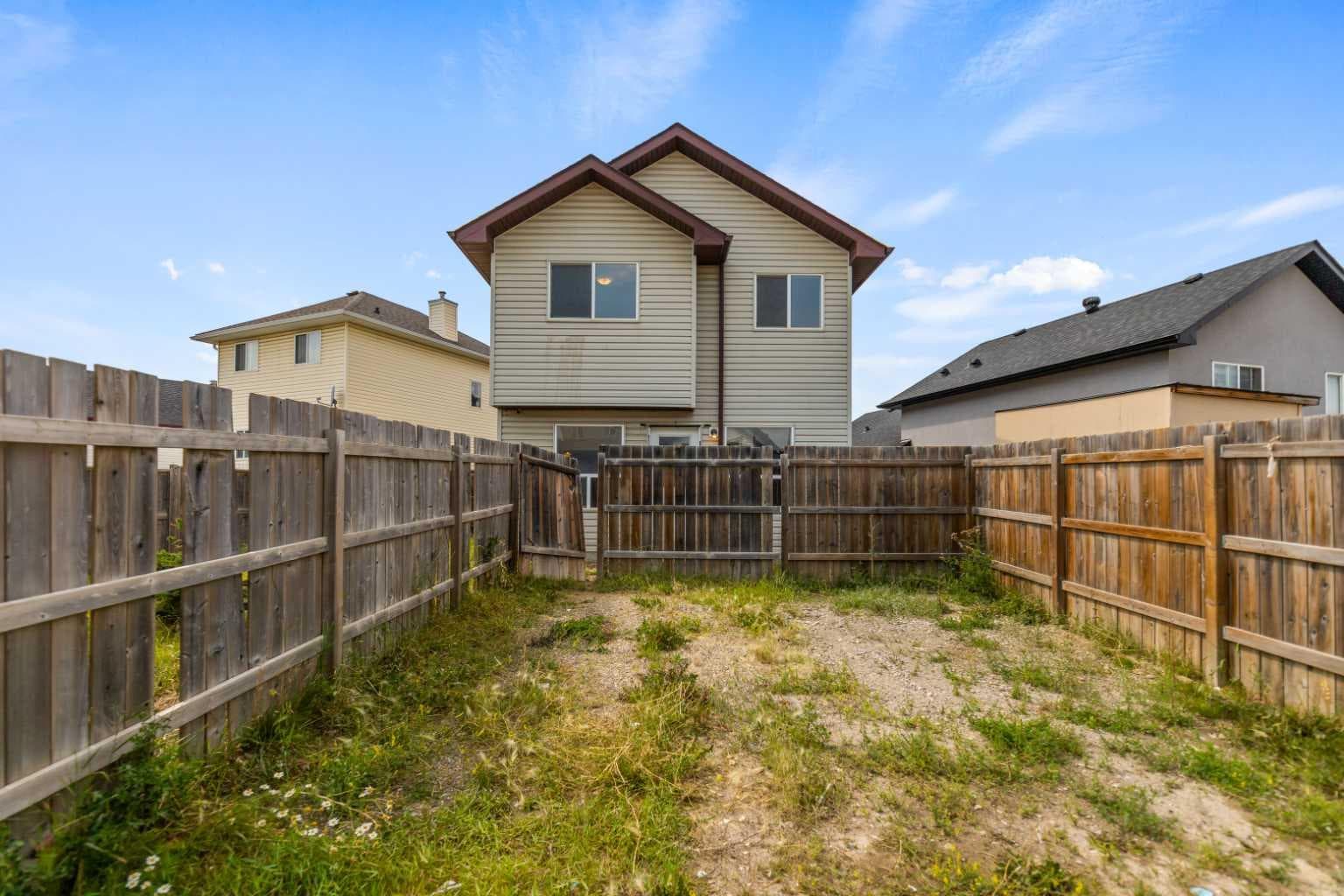 86 Saddlemont Close NE
