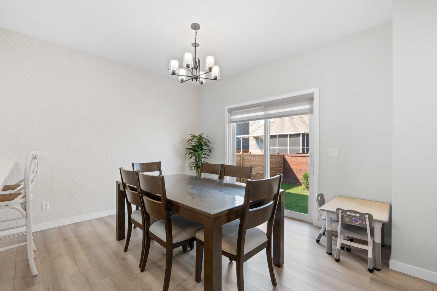 1429 Chinook Gate Glen SW