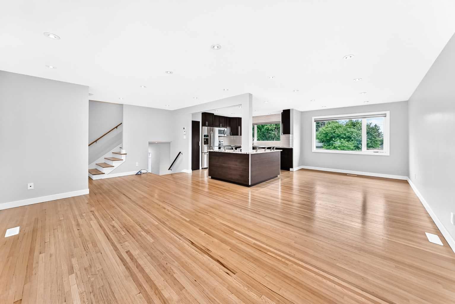 173 Cornwallis Drive NW