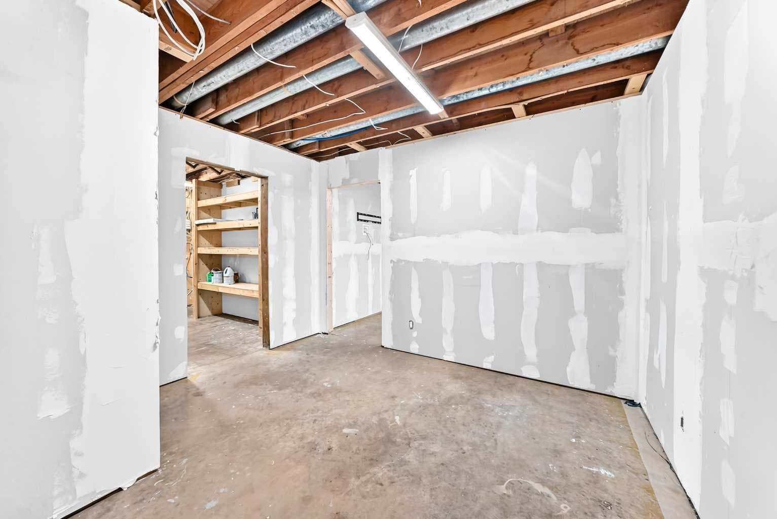 173 Cornwallis Drive NW