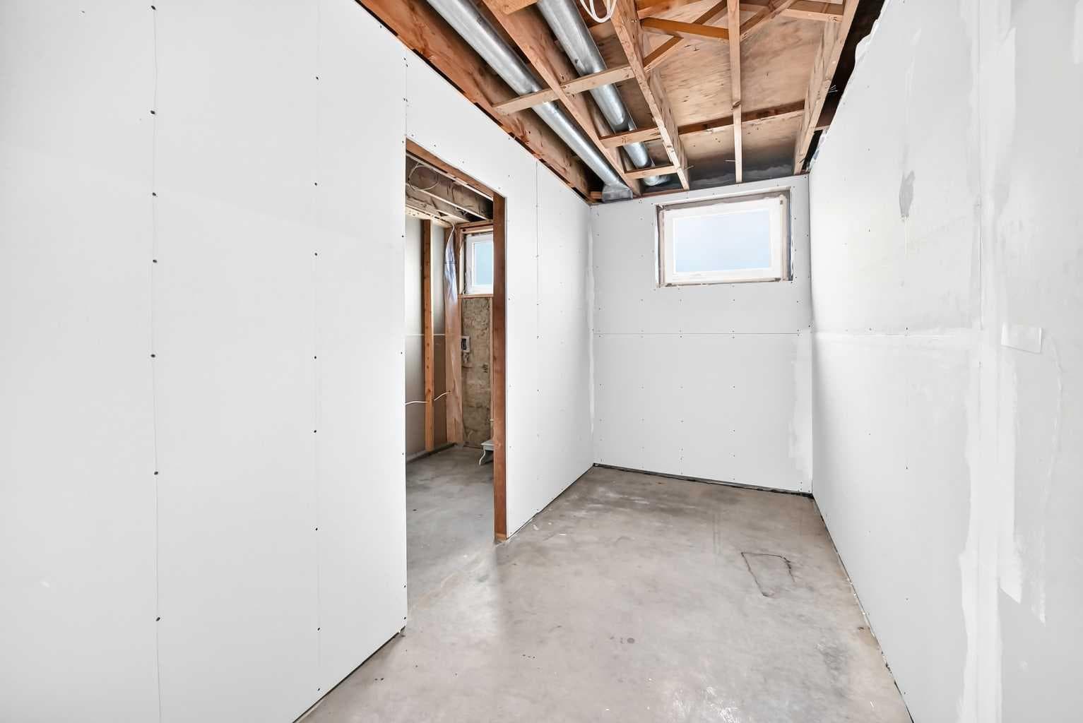 173 Cornwallis Drive NW