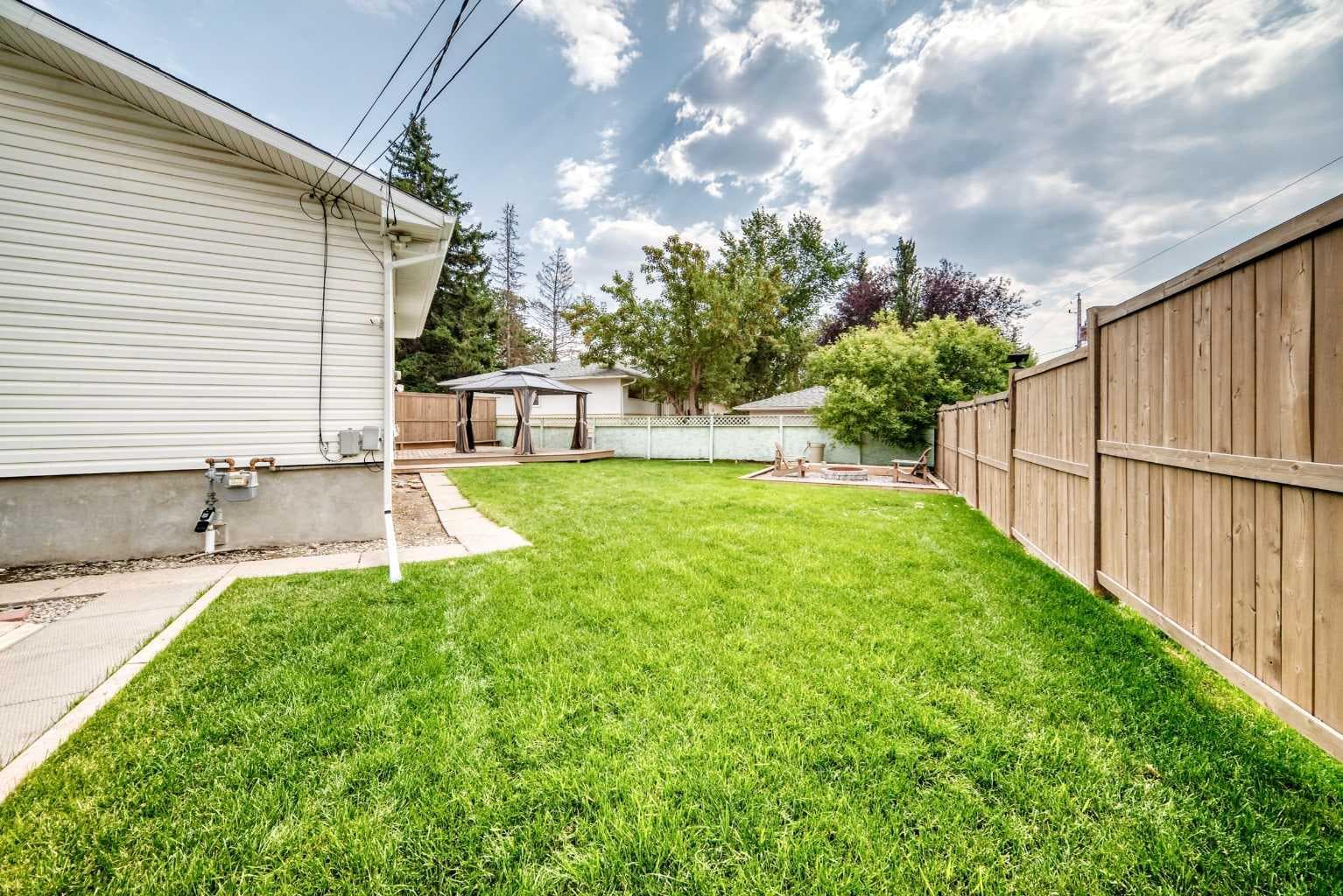 173 Cornwallis Drive NW