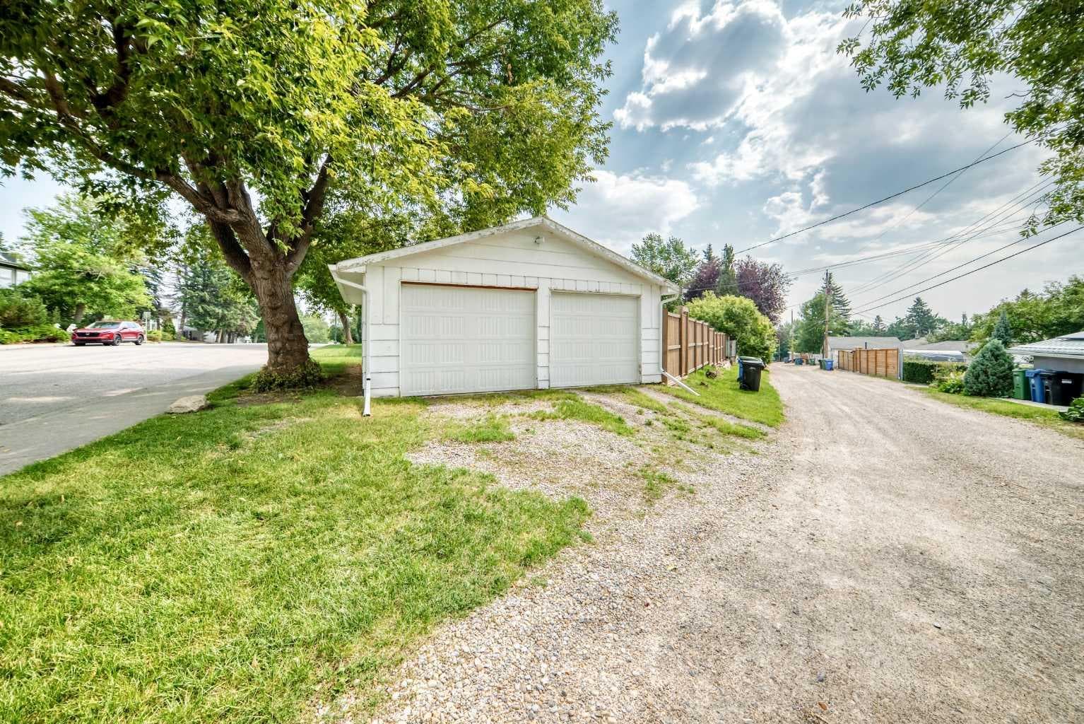 173 Cornwallis Drive NW