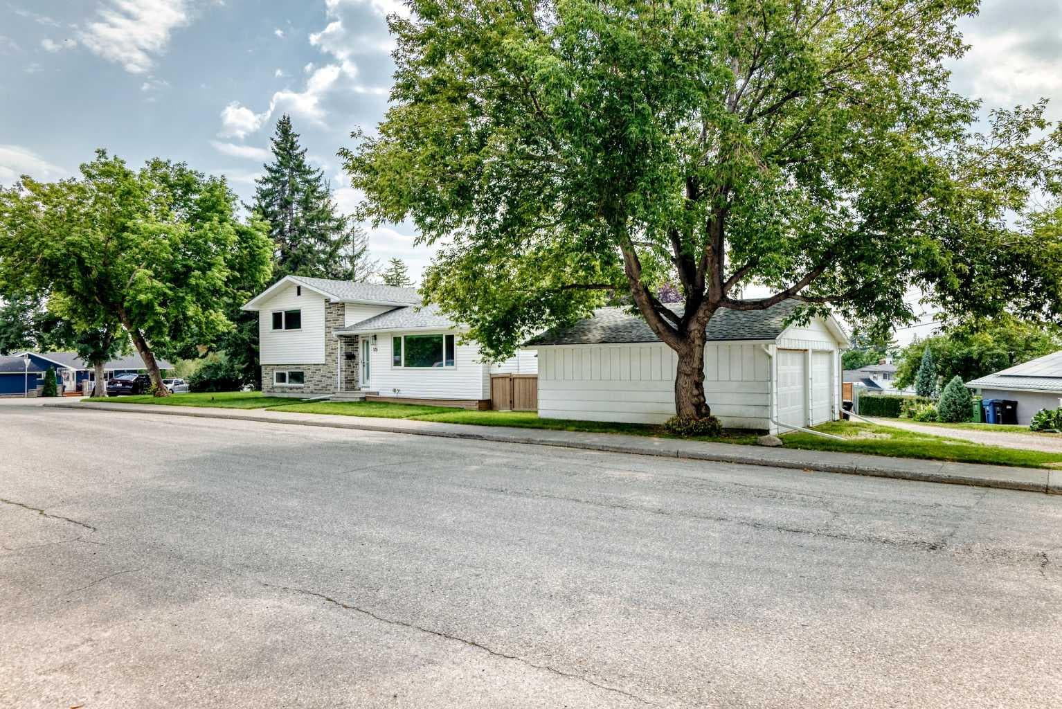 173 Cornwallis Drive NW