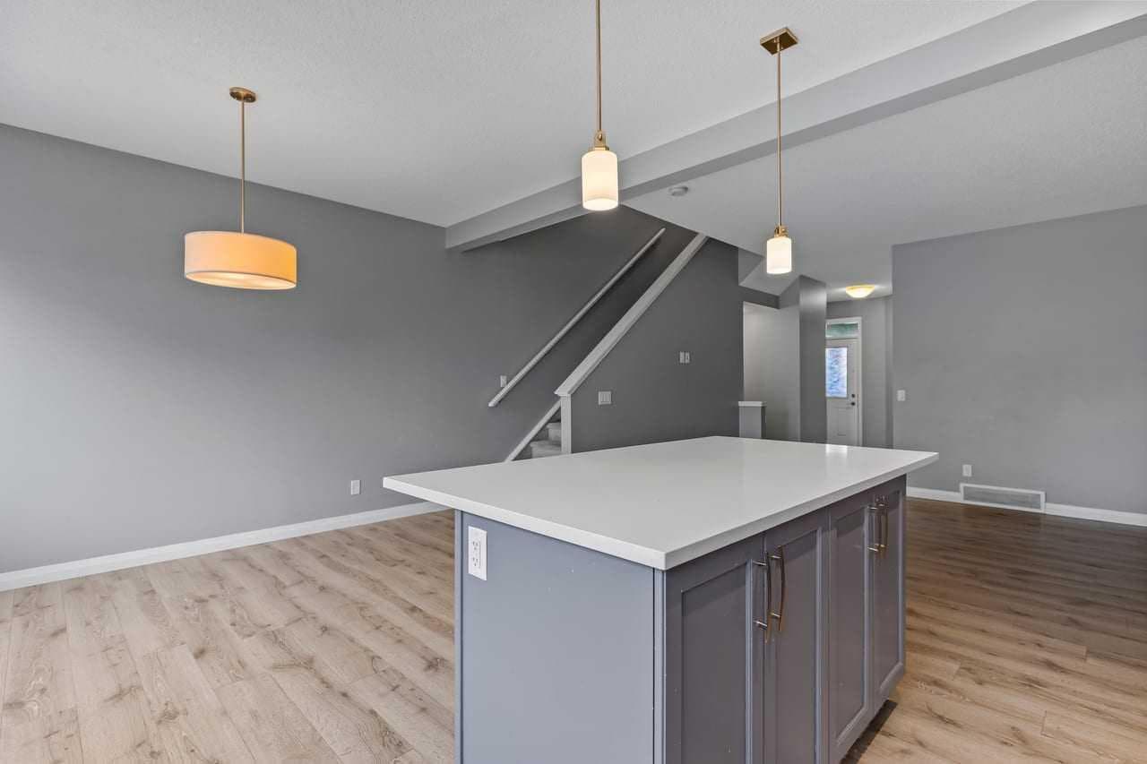 14 Kingfisher Crescent SE