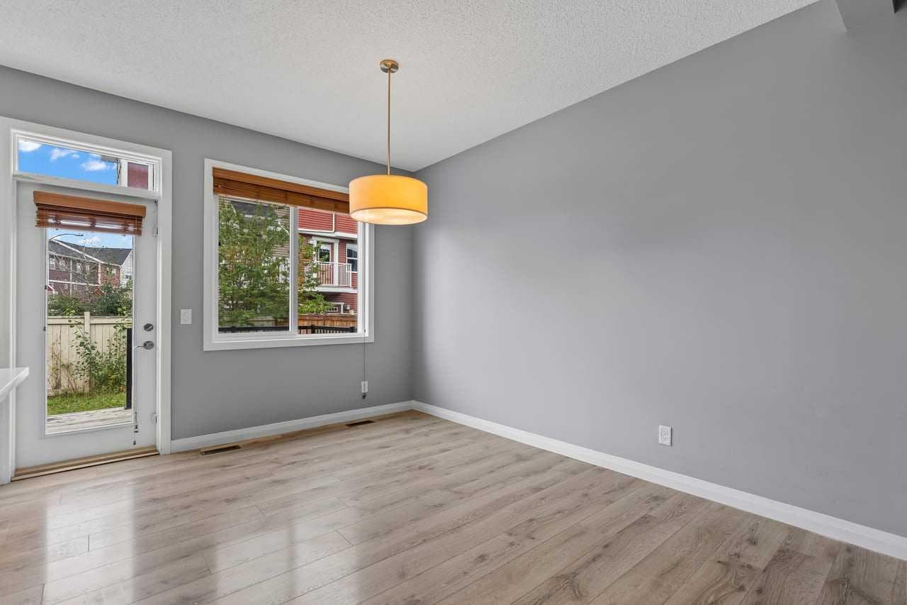 14 Kingfisher Crescent SE